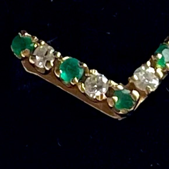 V-Shape Stackable Ring - Picture 4 of 5